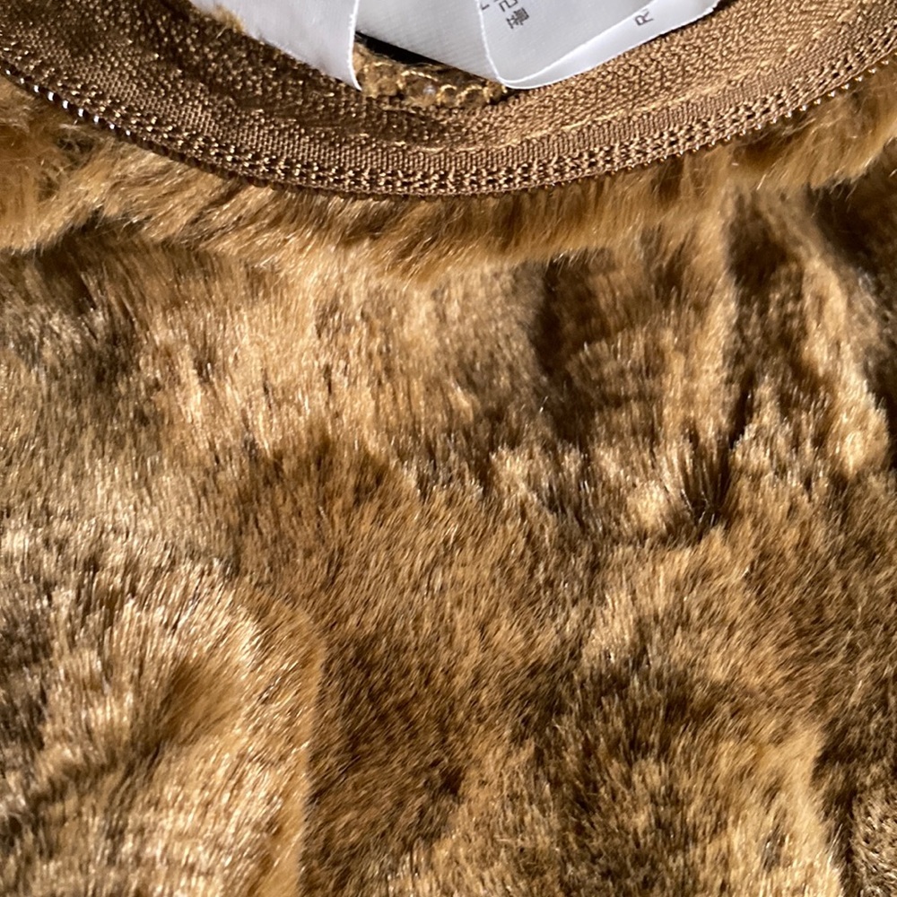 Pottery Barn Cuddly Luxuriously Rich Faux Fur Ruched Brown Lumbar Pillow Cover - Picture 14 of 16
